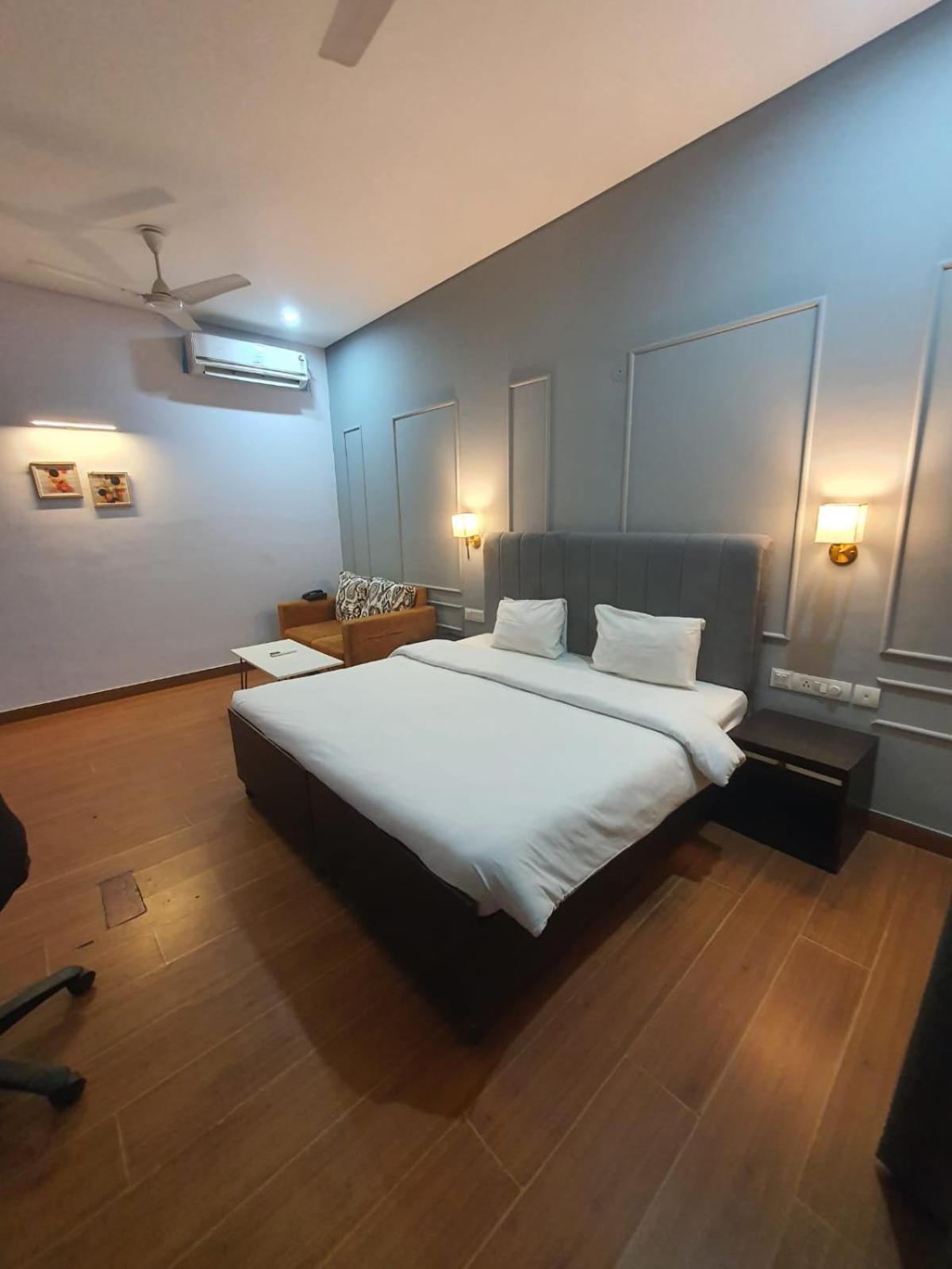 Mallenzo Suites Dlf Phase 1 Gurgaon Zewnętrze zdjęcie