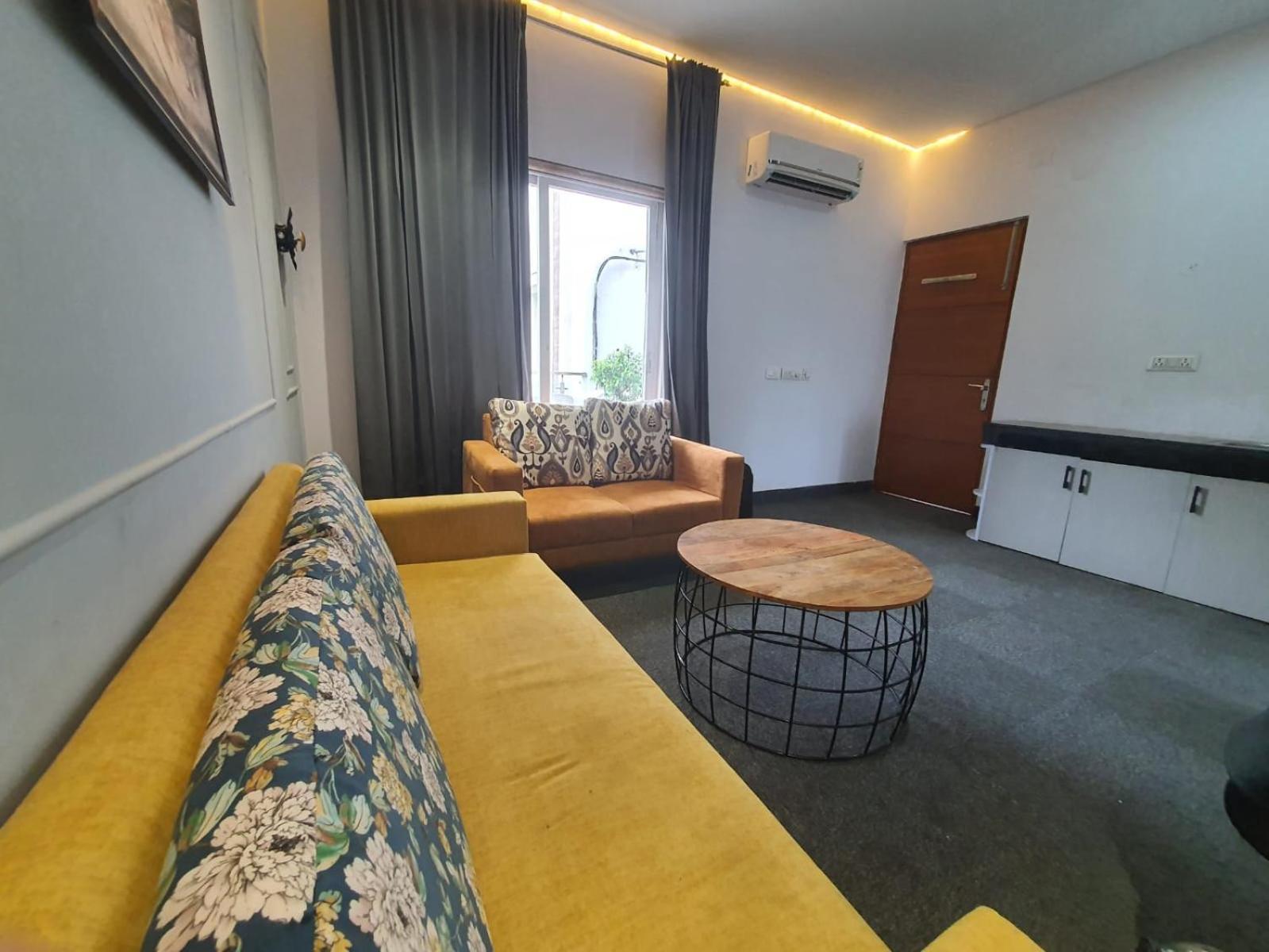 Mallenzo Suites Dlf Phase 1 Gurgaon Zewnętrze zdjęcie