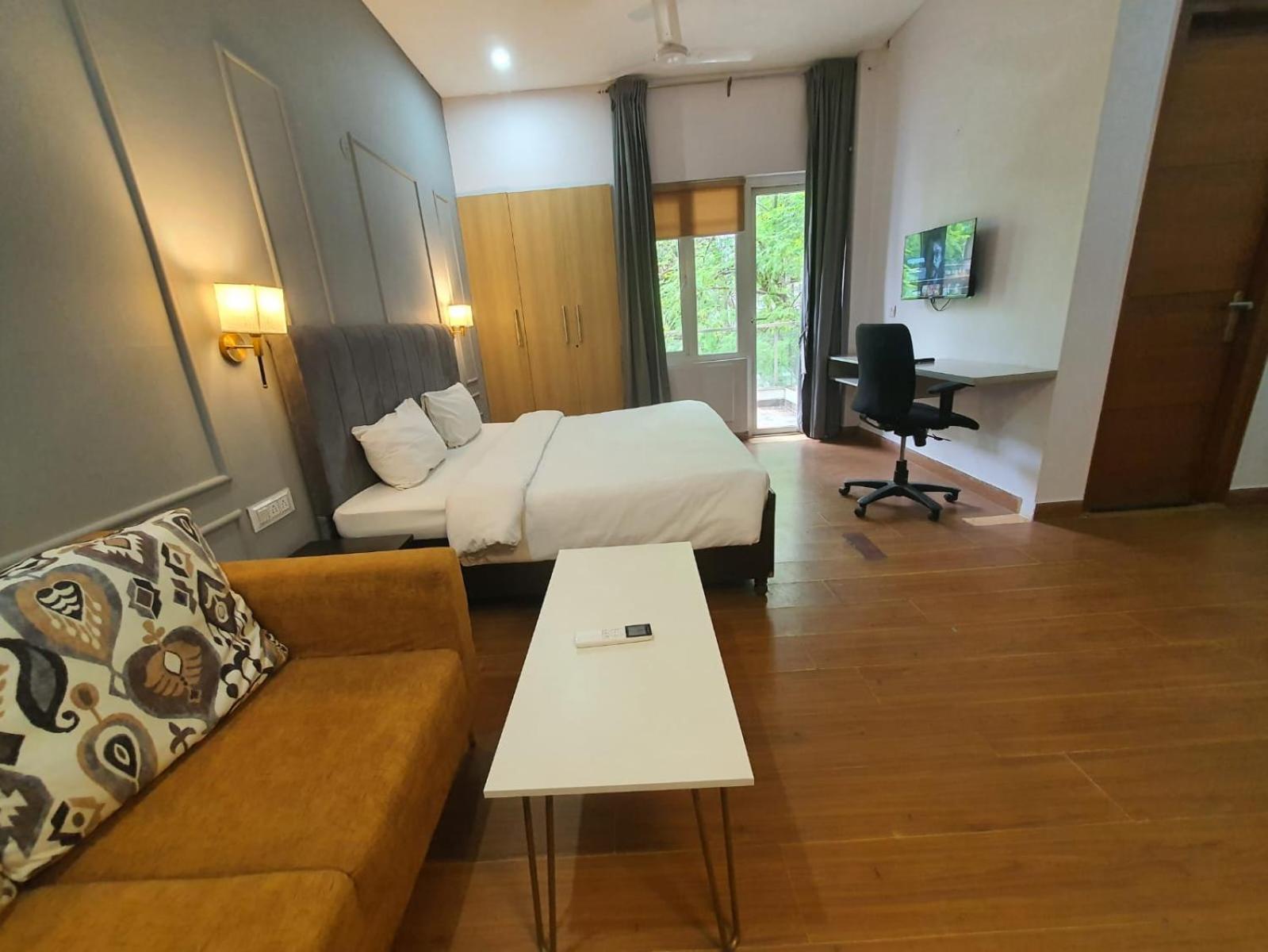 Mallenzo Suites Dlf Phase 1 Gurgaon Zewnętrze zdjęcie