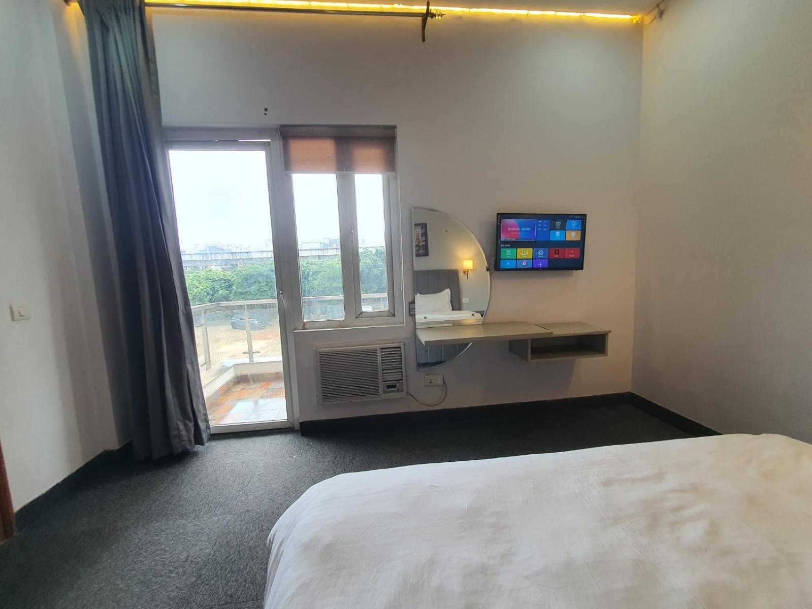 Mallenzo Suites Dlf Phase 1 Gurgaon Zewnętrze zdjęcie
